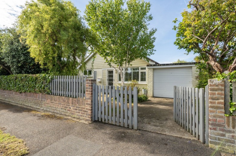 Click the photo for more details of Green Lane, Selsey, PO20