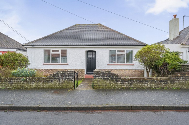 Click the photo for more details of Halliwick Gardens, Felpham, PO22