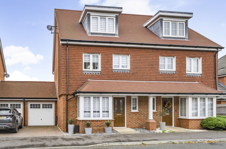 Click the photo for more details of Sonning Crescent, Bersted Park, PO21