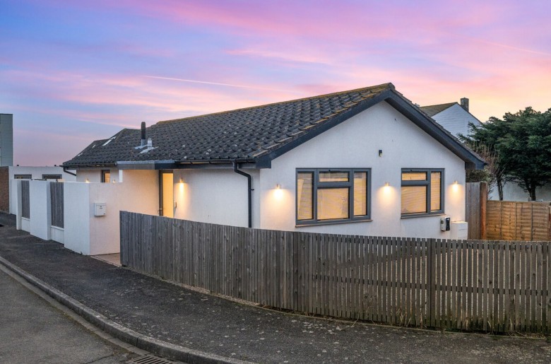 Click the photo for more details of Seafields, Bracklesham Bay, PO20