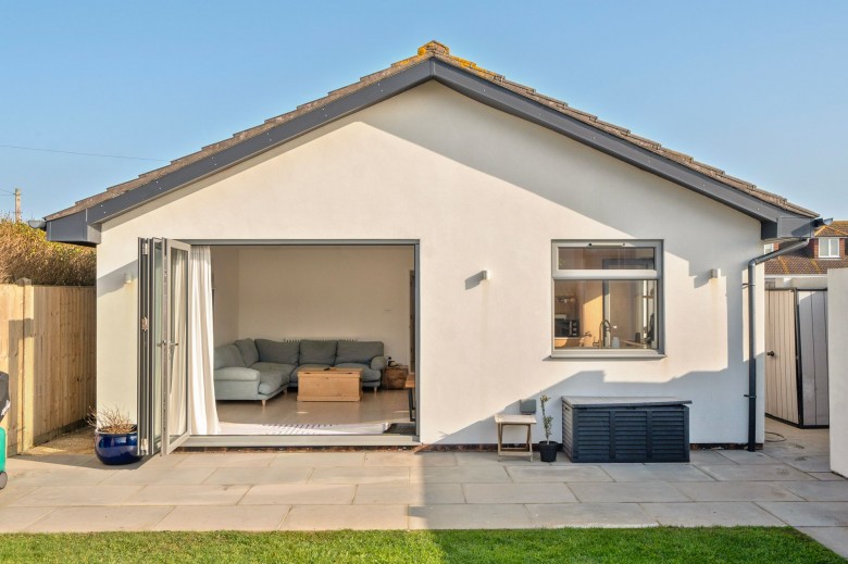 Click the photo for more details of Seafields, Bracklesham Bay, PO20