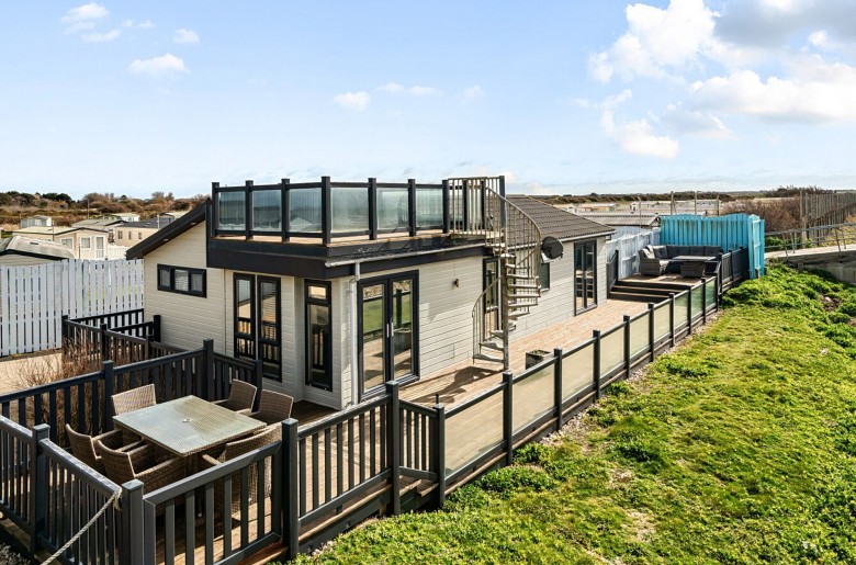 Click the photo for more details of East Bracklesham Drive, Bracklesham Bay, PO20