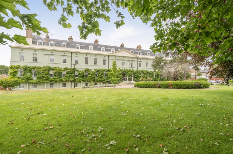 Click the photo for more details of King George Gardens, Forbes Place King George Gardens, PO19