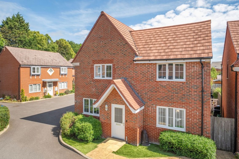 Click the photo for more details of Sanders Gate, Storrington, RH20