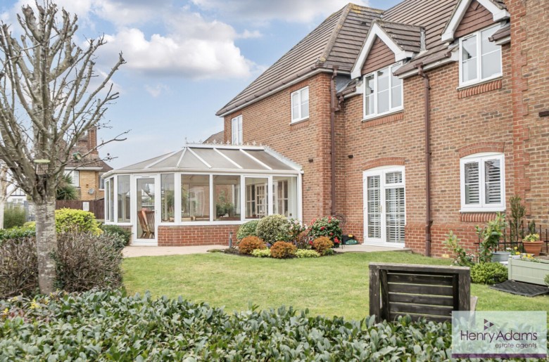 Click the photo for more details of King George Avenue, Petersfield, GU32