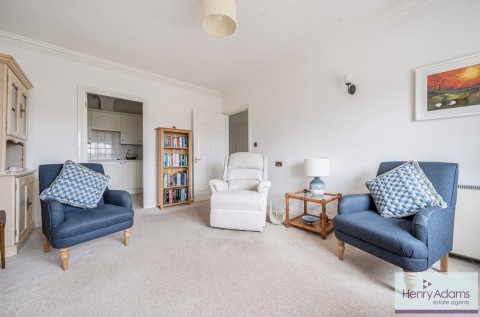 Click the photo for more details of King George Avenue, Petersfield, GU32