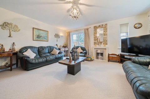 Click the photo for more details of East Street, Selsey, PO20