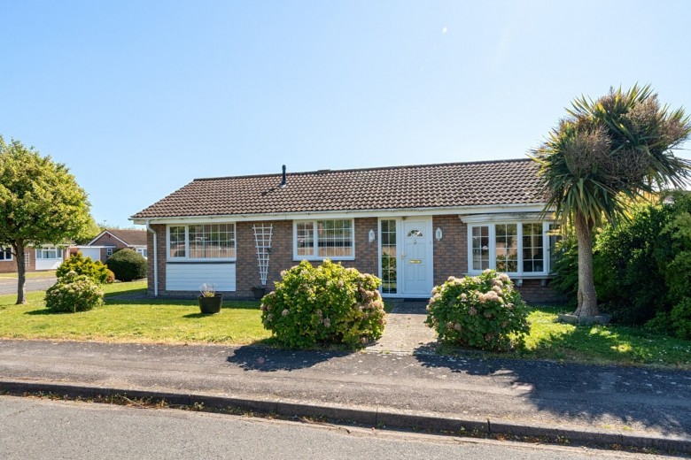 Click the photo for more details of Findon Drive, Felpham, PO22