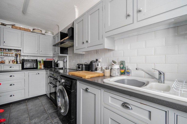 Images for George Denyer Close, Haslemere, GU27