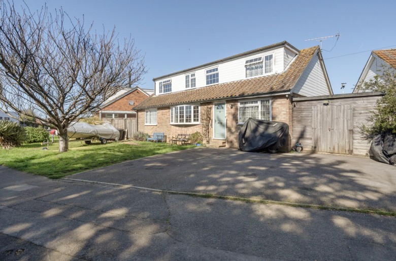 Click the photo for more details of East Beach Road, Selsey, PO20