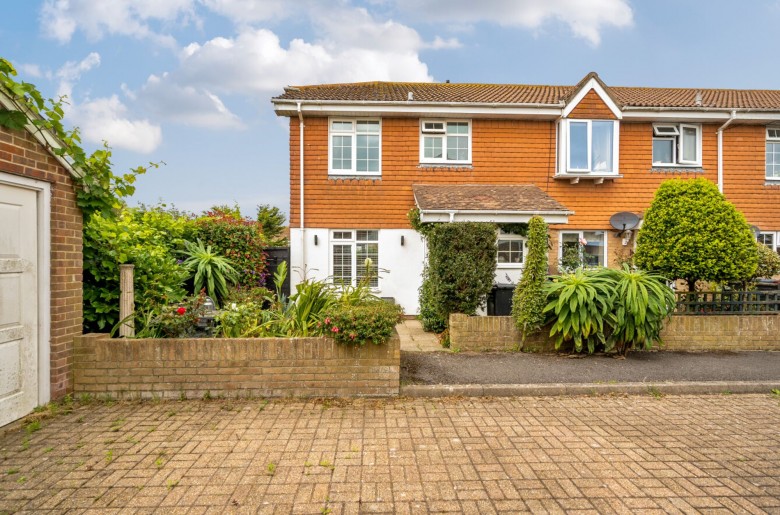 Click the photo for more details of Acorn Close, Selsey, PO20