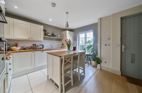 Click the photo for more details of Otway Road, Chichester, PO19