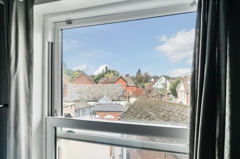 Click the photo for more details of Drum Lane, Petersfield, GU32