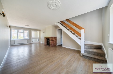 Click the photo for more details of Clare Gardens, Petersfield, GU31