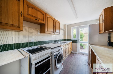 Click the photo for more details of Clare Gardens, Petersfield, GU31