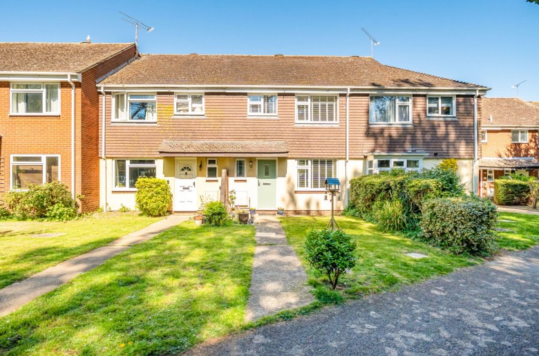 Click the photo for more details of Thrusloes, Aldwick Felds, PO21