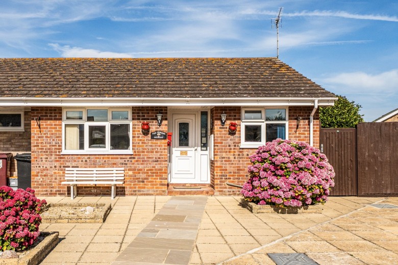 Click the photo for more details of Gainsborough Drive, Selsey, PO20