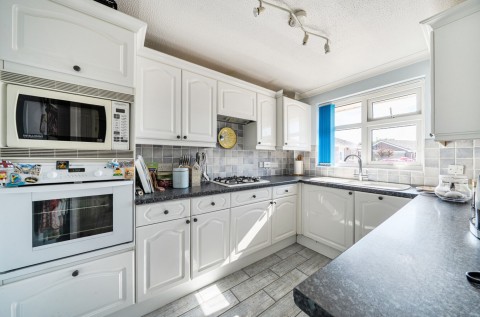 Click the photo for more details of Gainsborough Drive, Selsey, PO20