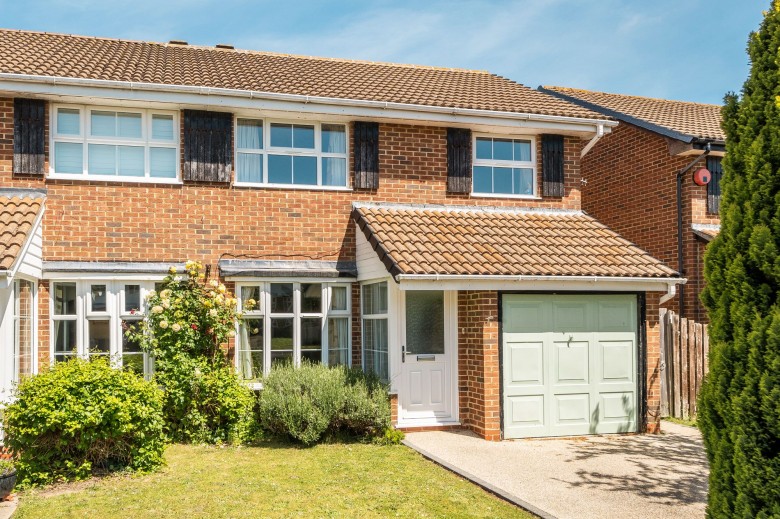 Click the photo for more details of Oakmeadow Close, Emsworth, PO10