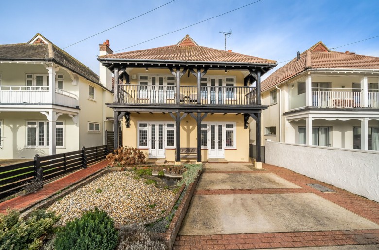 Click the photo for more details of Aldwick Avenue, Aldwick, PO21