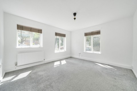 Click the photo for more details of Durrants Road, Chestnut Court, PO9