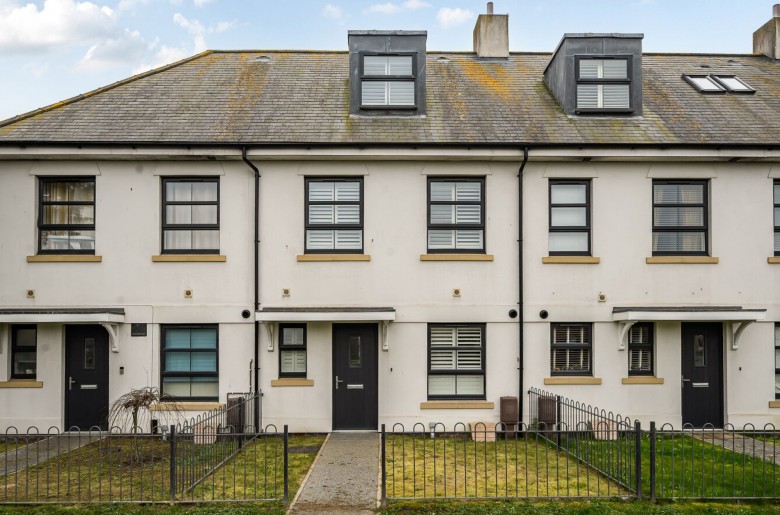 Click the photo for more details of Stocks Lane, East Wittering, PO20