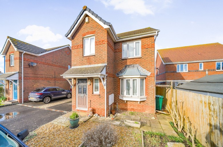 Click the photo for more details of Grafton Road, Selsey, PO20