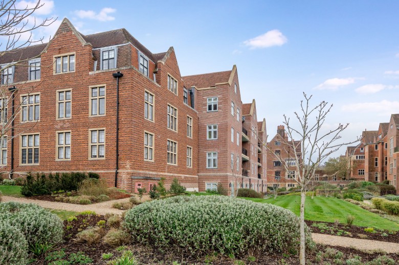 Click the photo for more details of Kings Drive, Midhurst, GU29