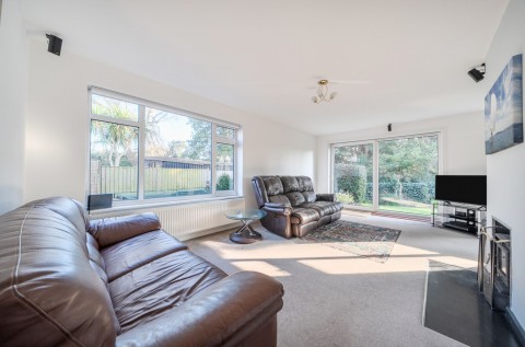 Click the photo for more details of Langley Grove, Aldwick, PO21