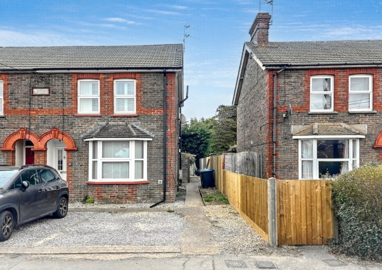 Click the photo for more details of Franklynn Road, Haywards Heath, RH16