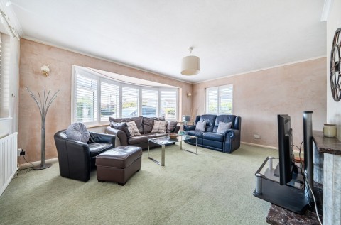 Click the photo for more details of Grove Road, Selsey, PO20