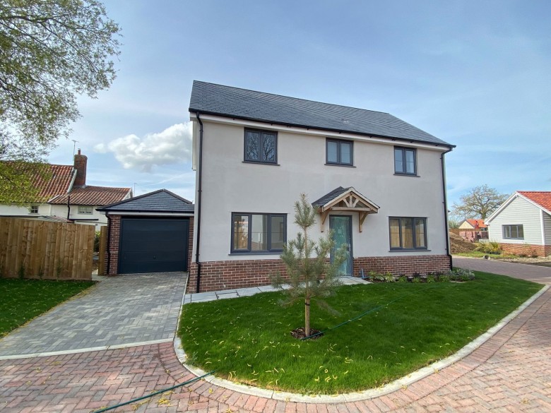 Click the photo for more details of Bedfield, Nr Framlingham, Suffolk