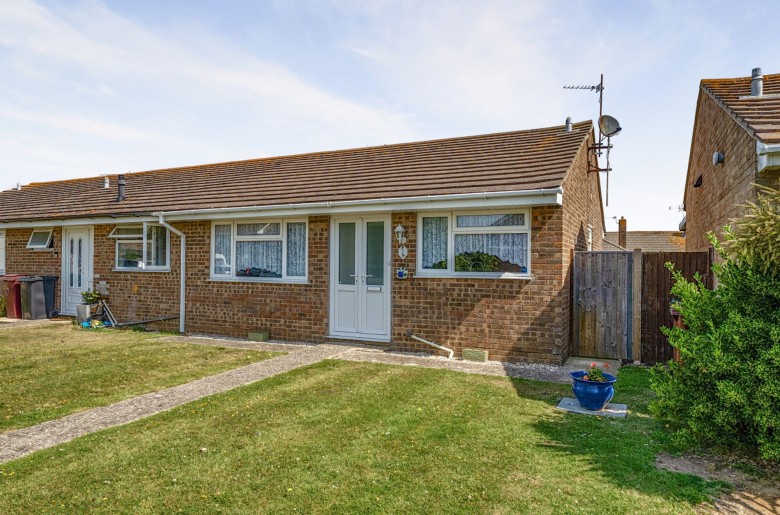 Click the photo for more details of Slattsfield Close, Selsey, PO20