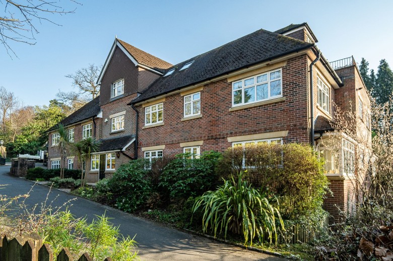 Click the photo for more details of Grayswood Road, Haslemere, GU27