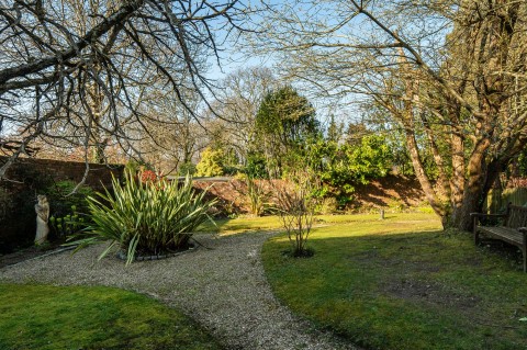 Click the photo for more details of Grayswood Road, Haslemere, GU27