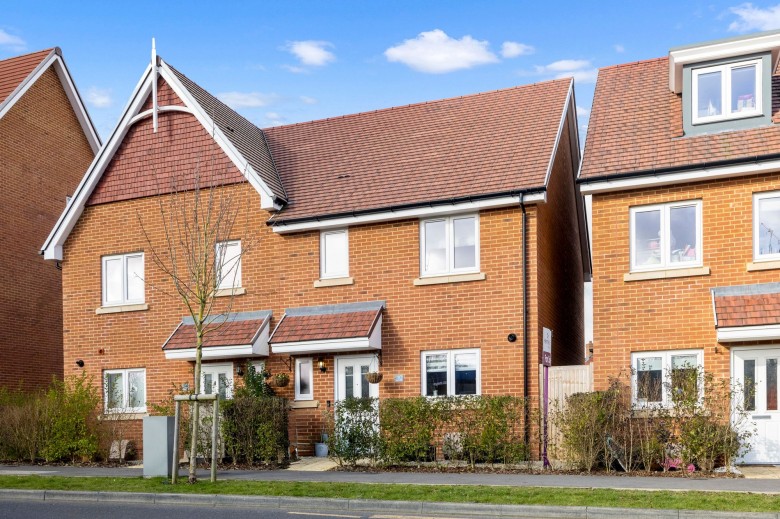Click the photo for more details of Calvert Link, Faygate, RH12