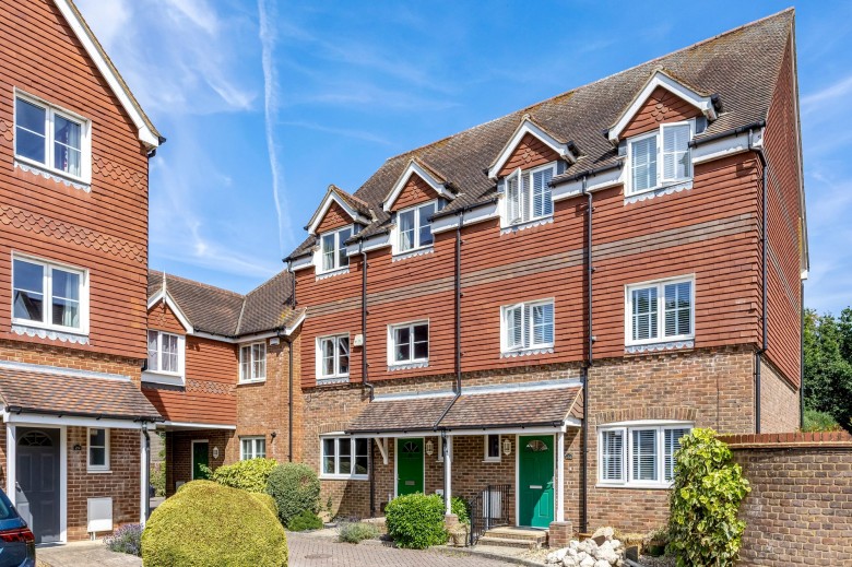 Click the photo for more details of Pondtail Park, Horsham, RH12