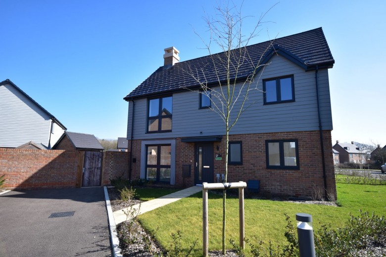 Click the photo for more details of Egret Court End, Hambrook, PO18