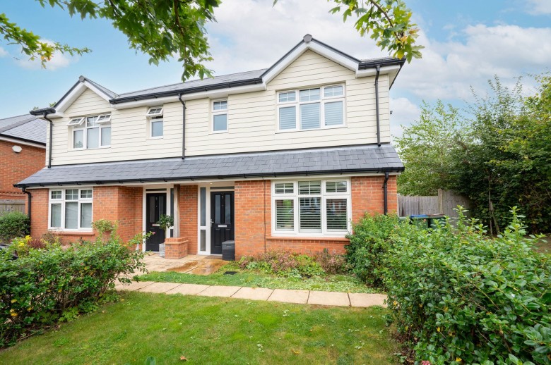 Click the photo for more details of Coolhurst Close, Monks Gate, RH13