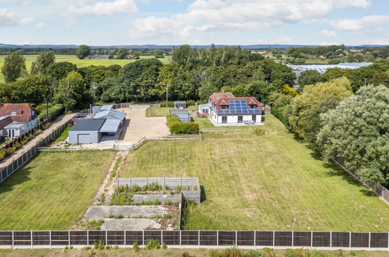 Click the photo for more details of First Avenue, Batchmere, PO20