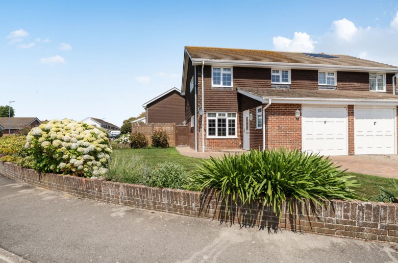 Click the photo for more details of The Horseshoe, Selsey, PO20