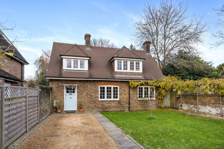 Click the photo for more details of Milnwood Road, Horsham, RH12