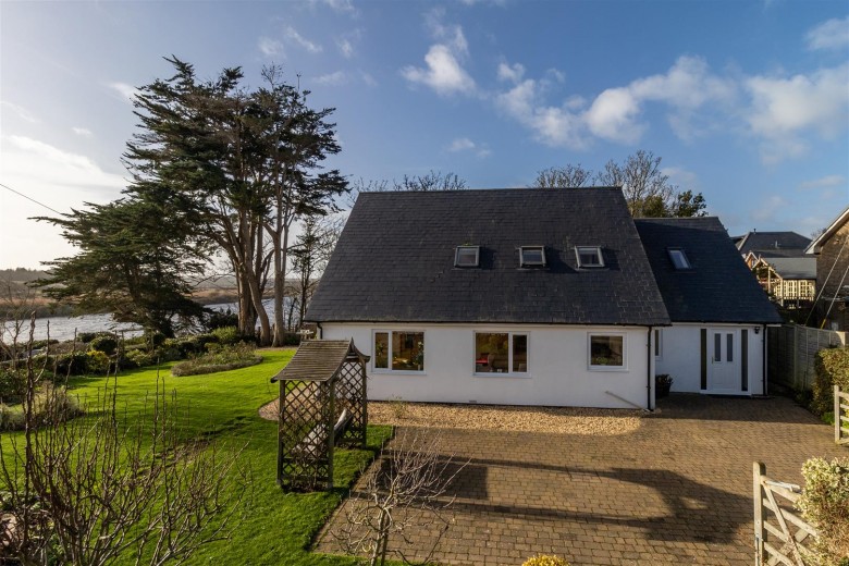 Click the photo for more details of Thorley Road, Yarmouth