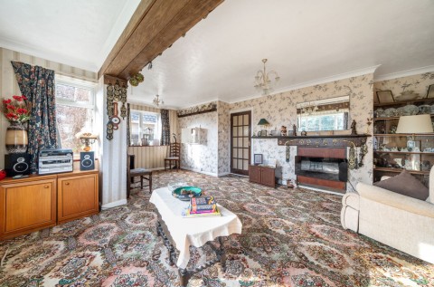 Click the photo for more details of York Road, Selsey, PO20