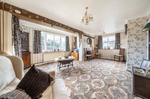 Click the photo for more details of York Road, Selsey, PO20