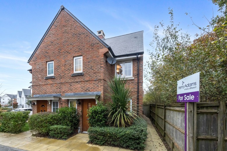 Click the photo for more details of Kilnwood Close, Faygate, RH12