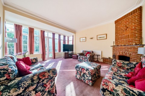 Click the photo for more details of West Street, Selsey, PO20