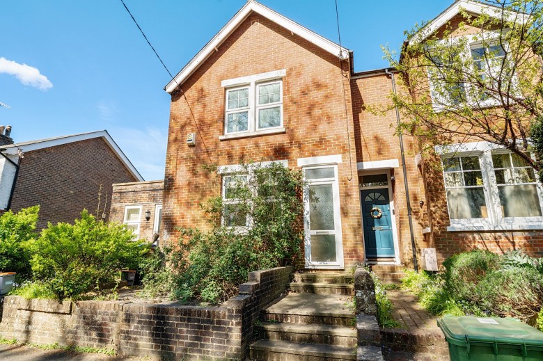 Click the photo for more details of London Road, Pulborough, RH20