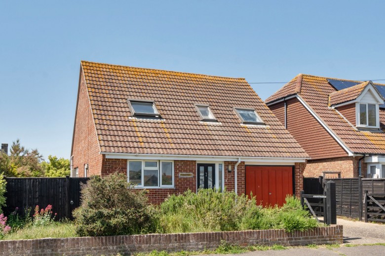 Click the photo for more details of Pond Road, Bracklesham Bay, PO20