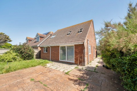 Click the photo for more details of Pond Road, Bracklesham Bay, PO20